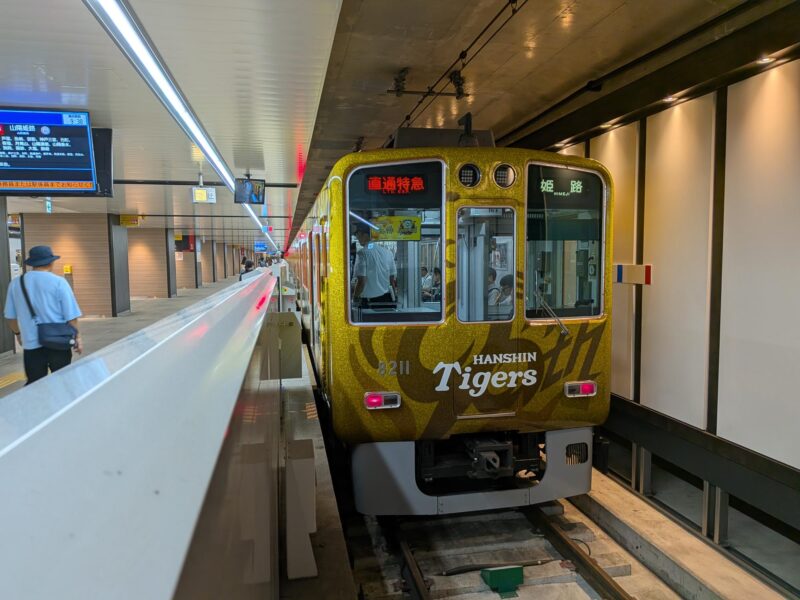 阪神タイガース90周年ラッピングトレイン | 合同通信